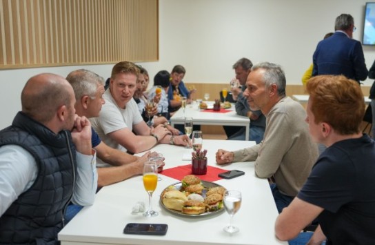  (vergroot foto)