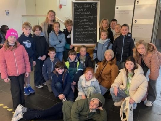 Groepsfoto kinderraad (vergroot foto)