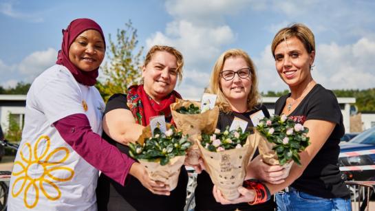 Vrijwilligers verkopen azalea's